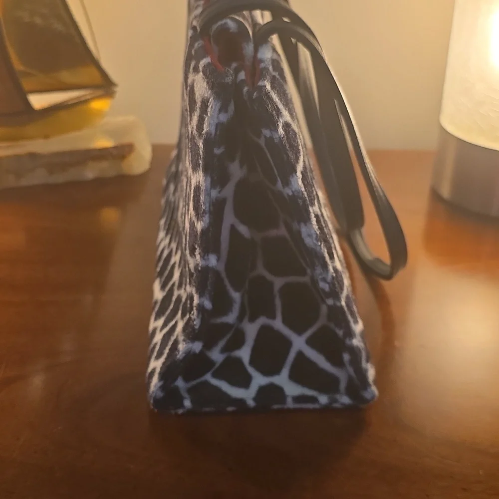 Kate Spade Vintage Giraffe Pattern
